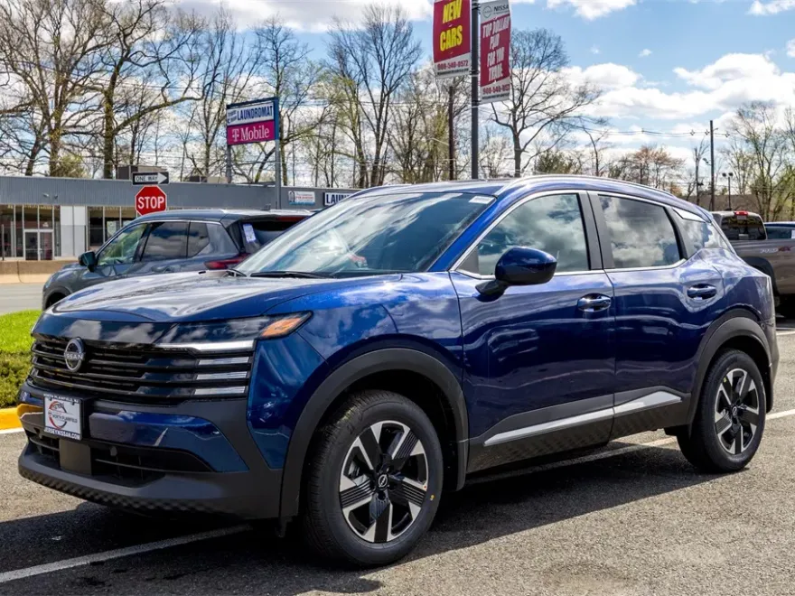 2025 Nissan Kicks SV photo 1