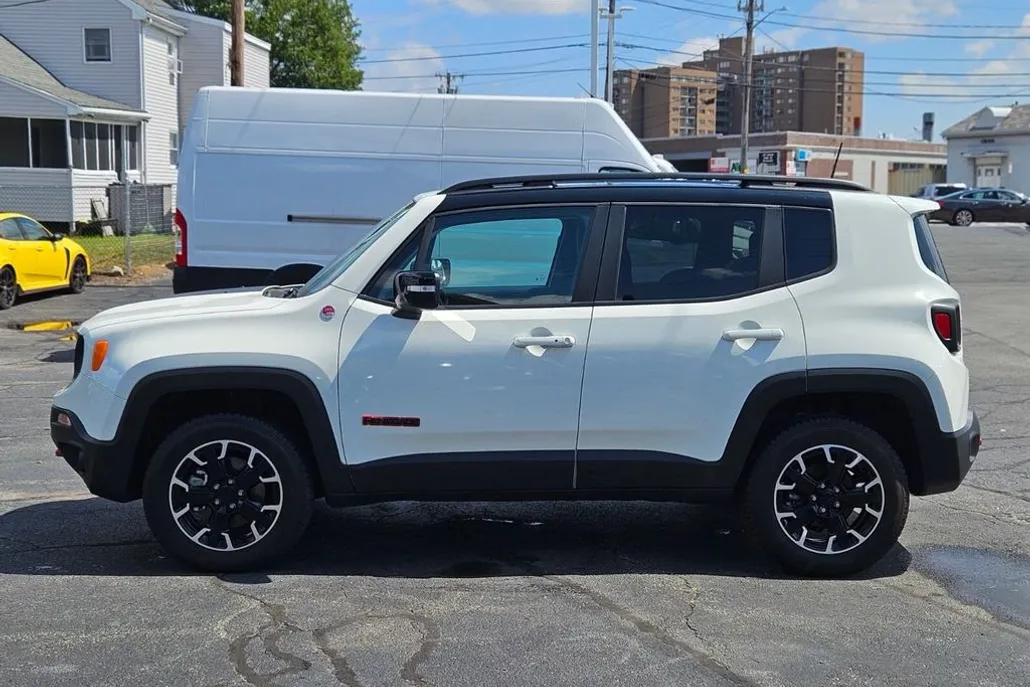 2023 Jeep Renegade Trailhawk photo 1