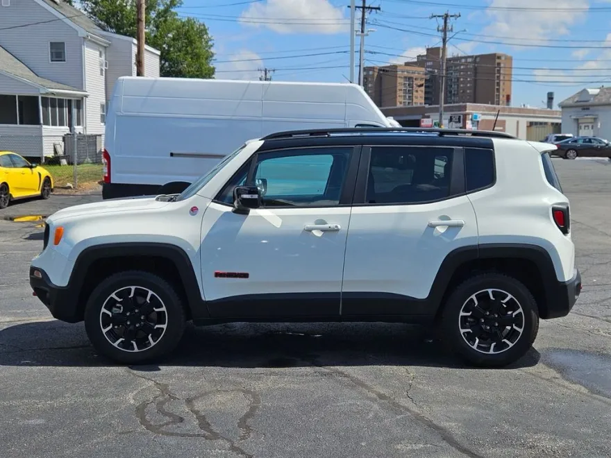 2023 Jeep Renegade Trailhawk photo 1