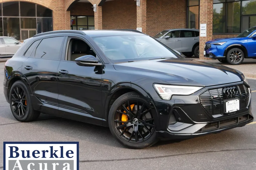 2022 Audi e-tron Premium photo 1