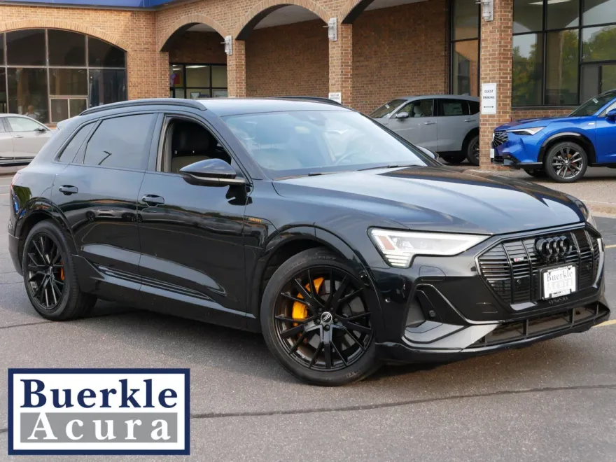 2022 Audi e-tron Premium photo 1