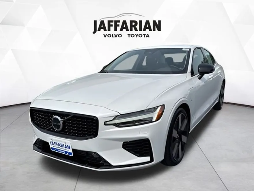 2025 Volvo S60 T8 Plus photo 1