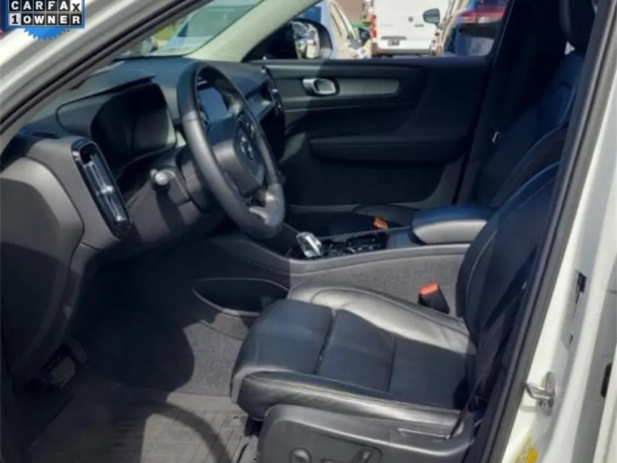 2023 Volvo XC40 AWD Plus photo 1