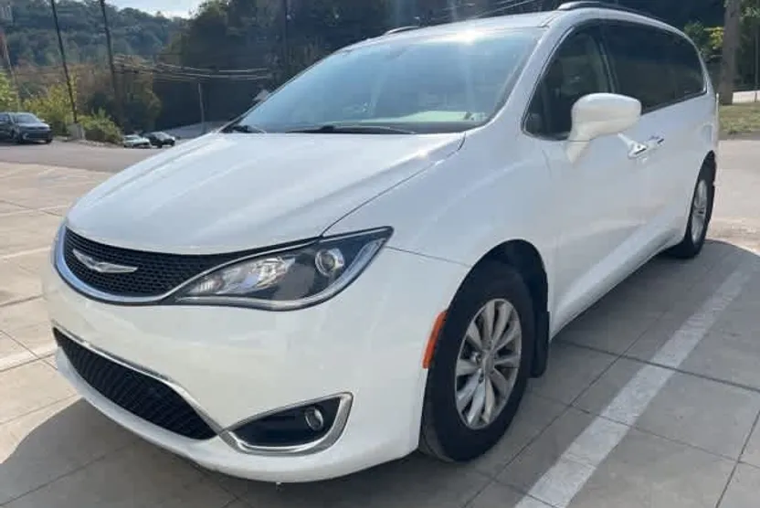 2018 Chrysler Pacifica Touring Plus photo 1