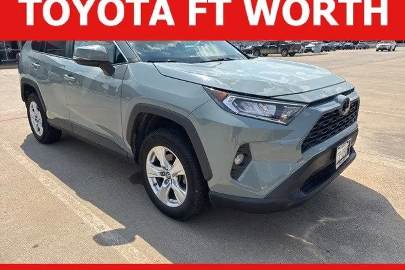 2019 Toyota RAV4 XLE photo 1