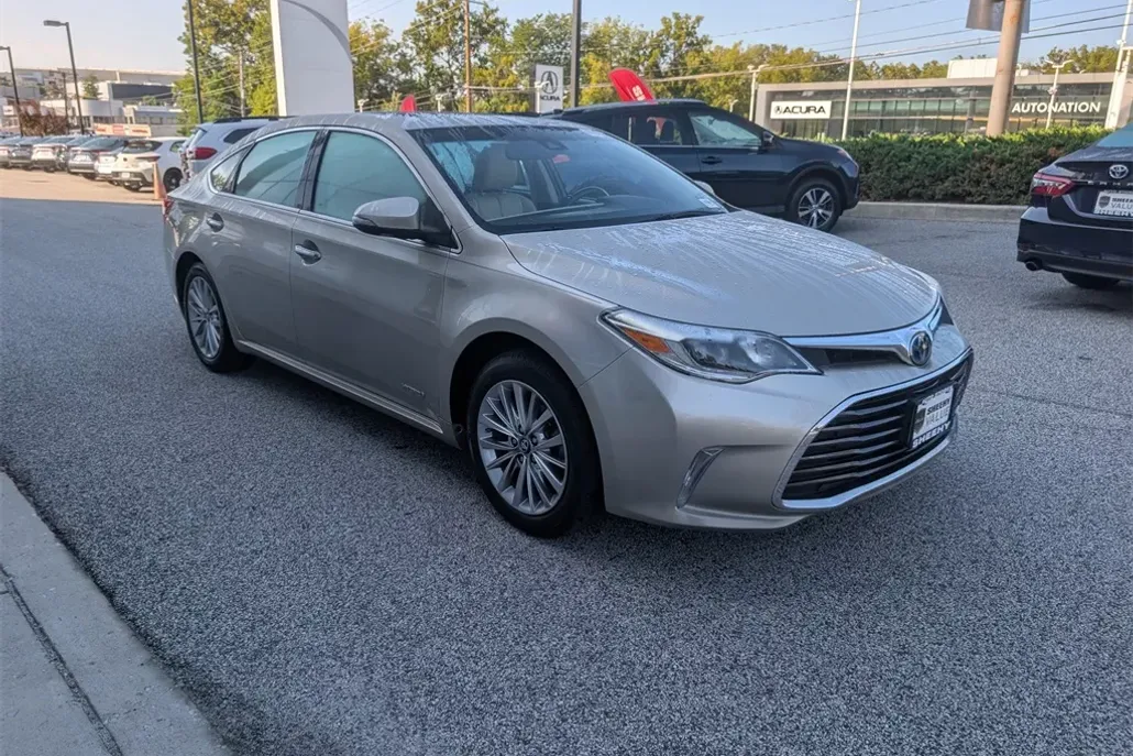 2017 Toyota Avalon Hybrid Limited photo 1