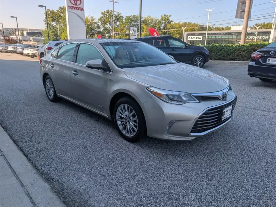 2017 Toyota Avalon Hybrid Limited photo 1