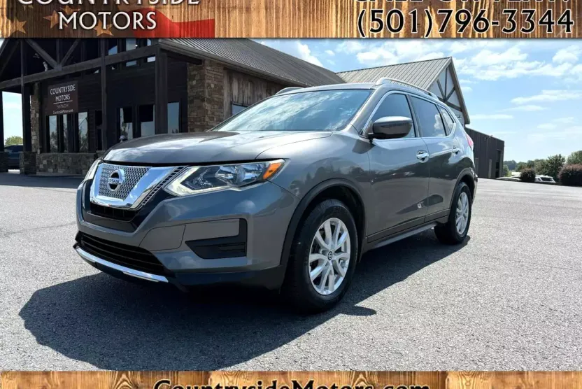 2017 Nissan Rogue SV photo 1