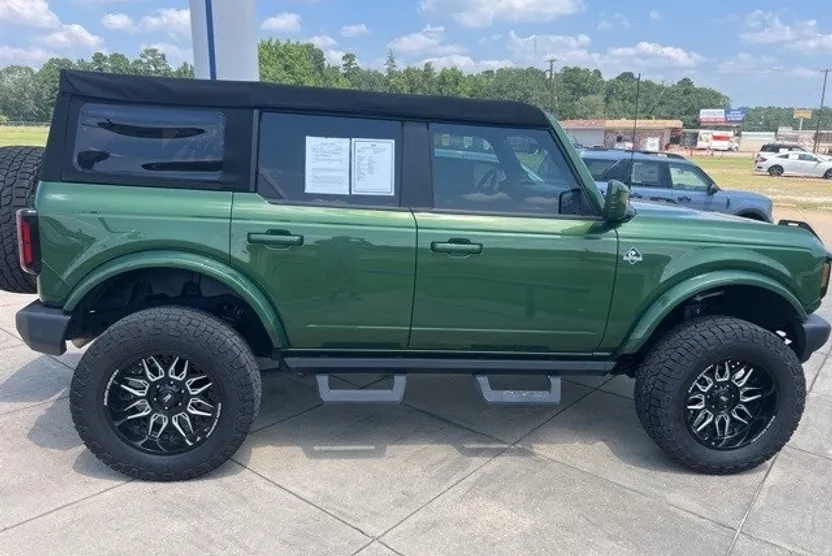 2022 Ford Bronco Outer Banks photo 1