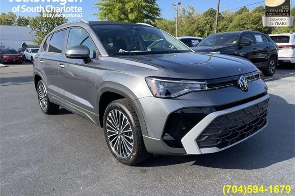2025 Volkswagen Taos SE photo 1
