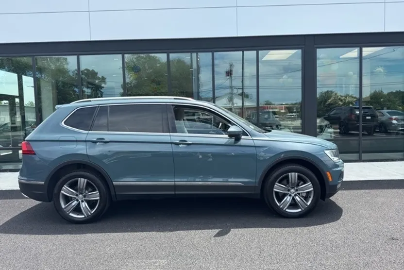 2021 Volkswagen Tiguan SEL photo 1