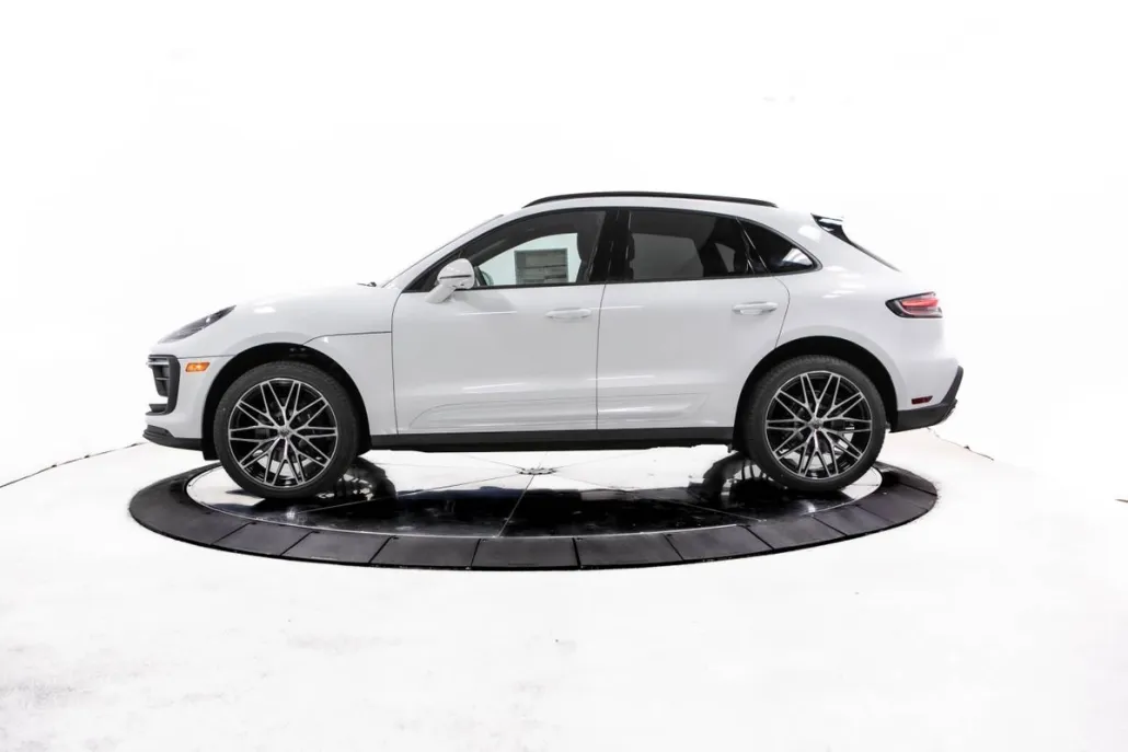 2026 Porsche Macan T photo 1