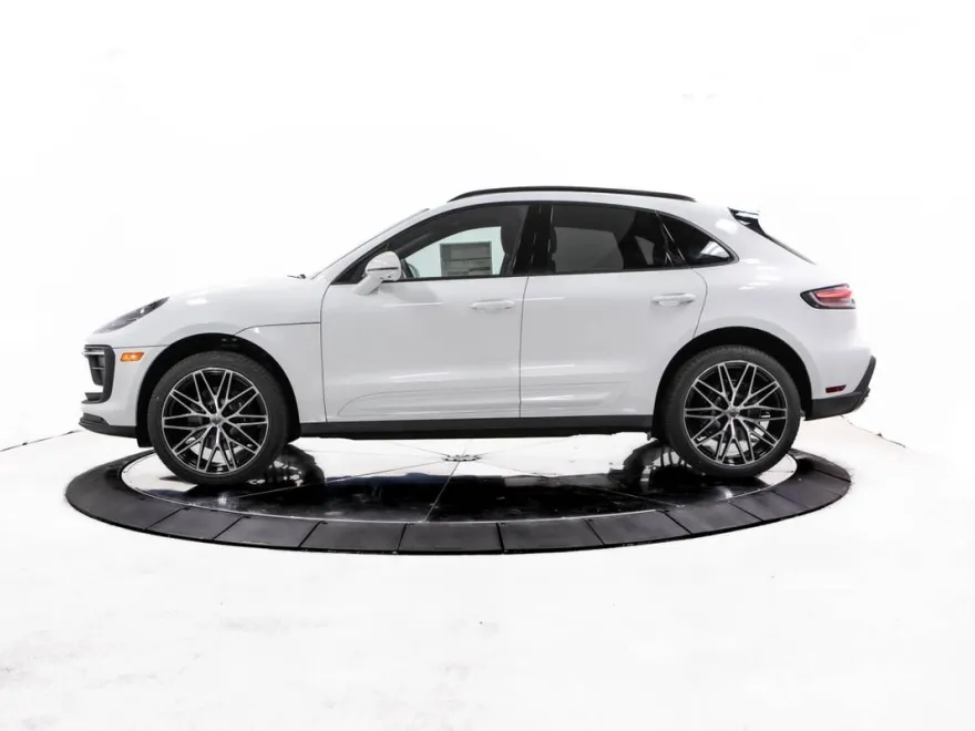 2026 Porsche Macan T photo 1