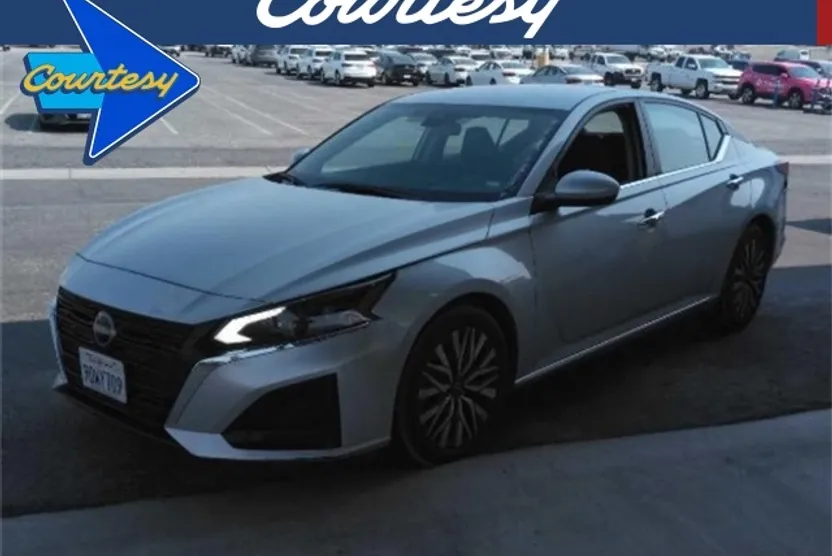 2023 Nissan Altima 2.5 SV photo 1