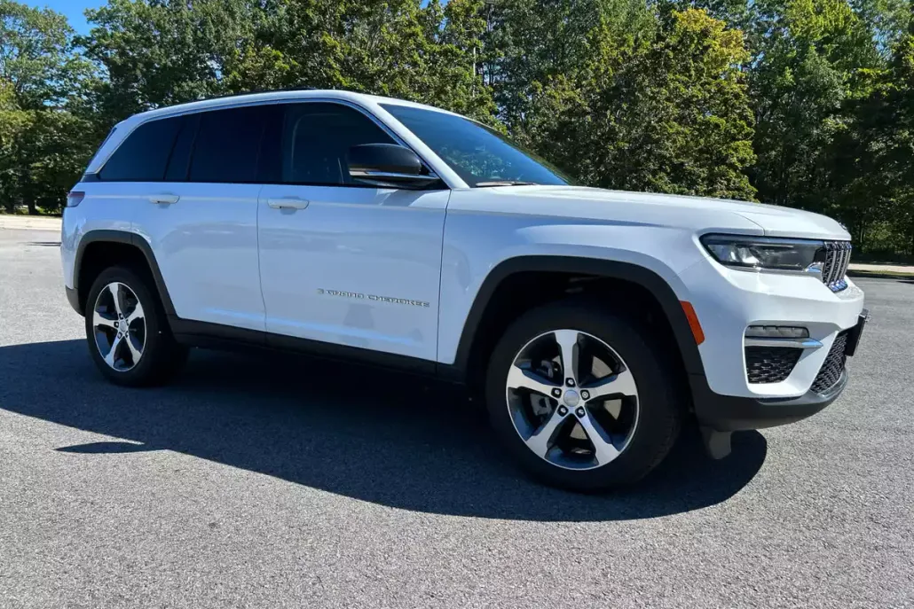 2023 Jeep Cherokee 4xe Base photo 1