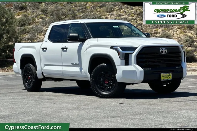 2023 Toyota Tundra SR5 photo 1