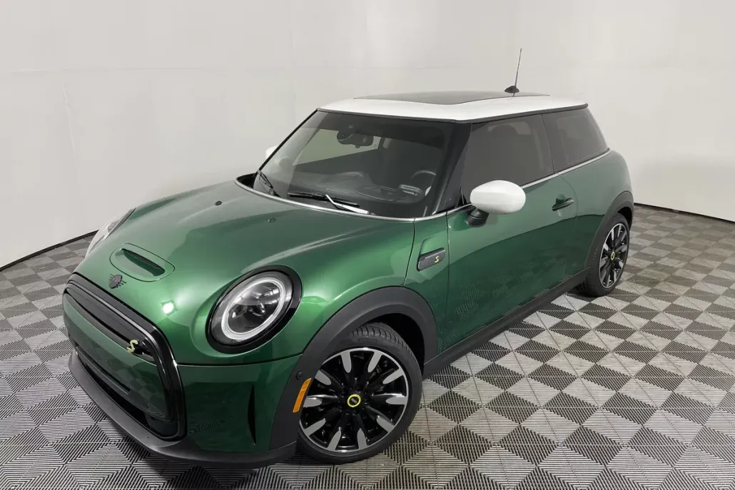2024 Mini Cooper 2 Door Hardtop SE photo 1