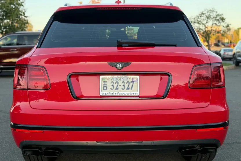 2019 Bentley Bentayga V8 photo 1