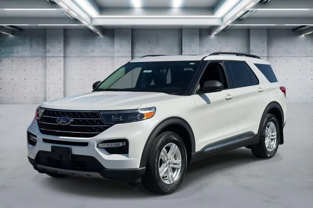 2022 Ford Explorer XLT photo 1
