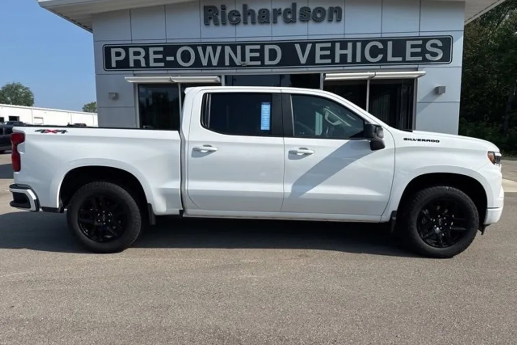 2023 Chevrolet Silverado 1500 RST photo 1