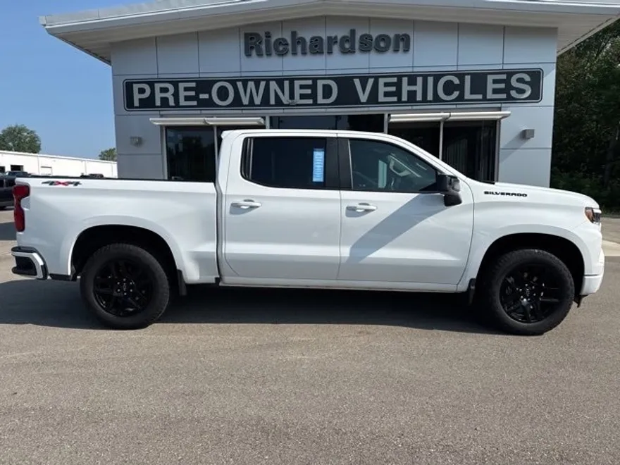2023 Chevrolet Silverado 1500 RST photo 1