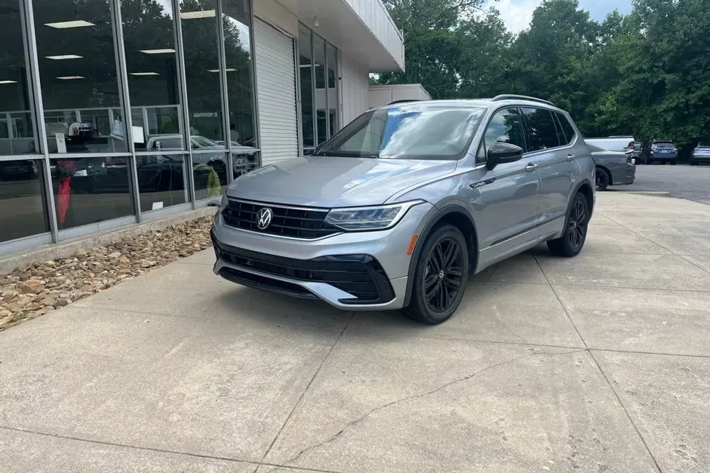 2022 Volkswagen Tiguan SE R-Line Black photo 1