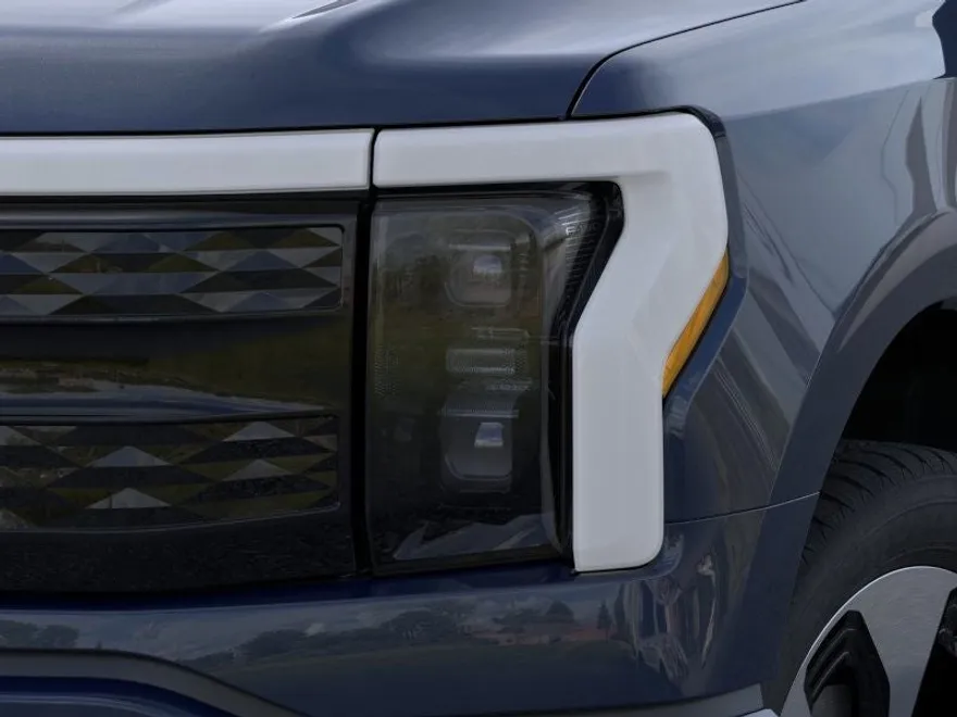 2025 Ford F-150 Lightning Platinum photo 1