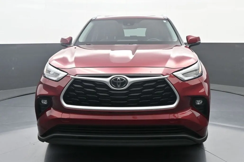 2020 Toyota Highlander XLE photo 1