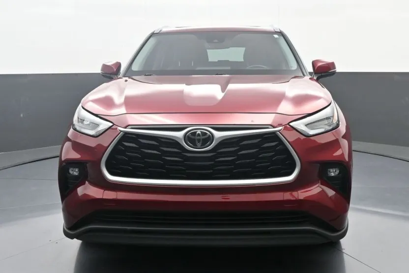 2020 Toyota Highlander XLE photo 1