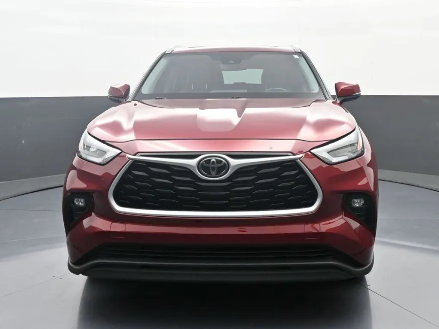 2020 Toyota Highlander XLE photo 1