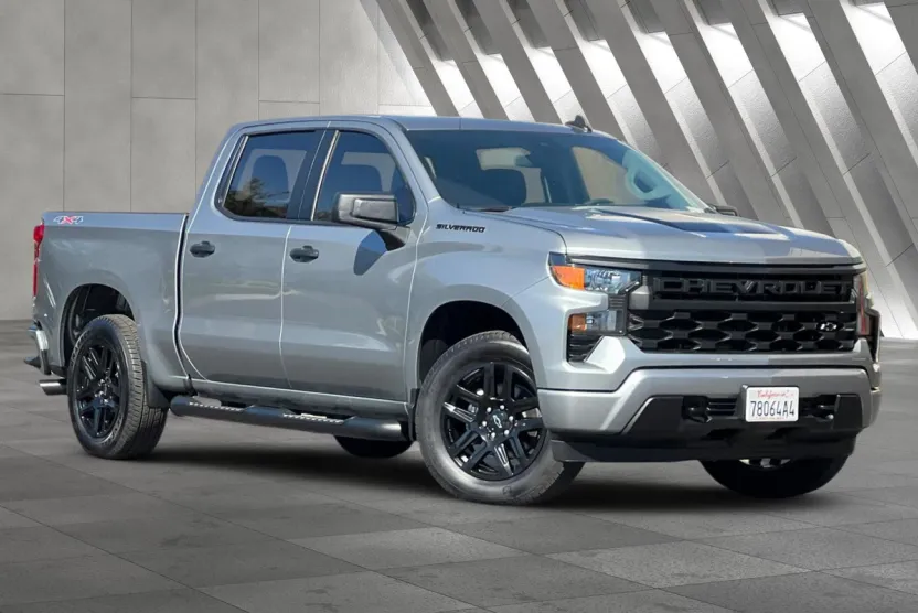 2024 Chevrolet Silverado 1500 Custom photo 1