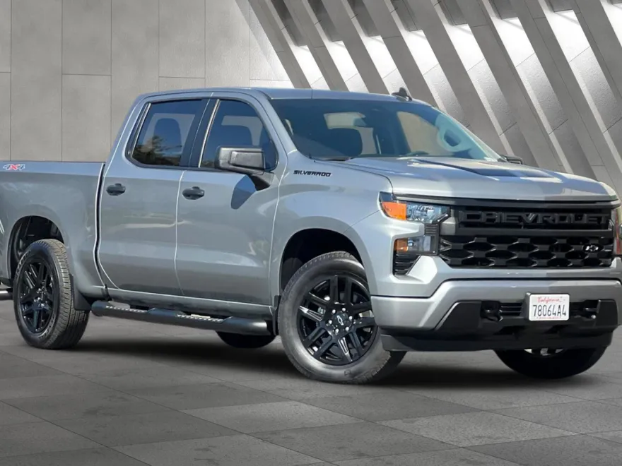 2024 Chevrolet Silverado 1500 Custom photo 1