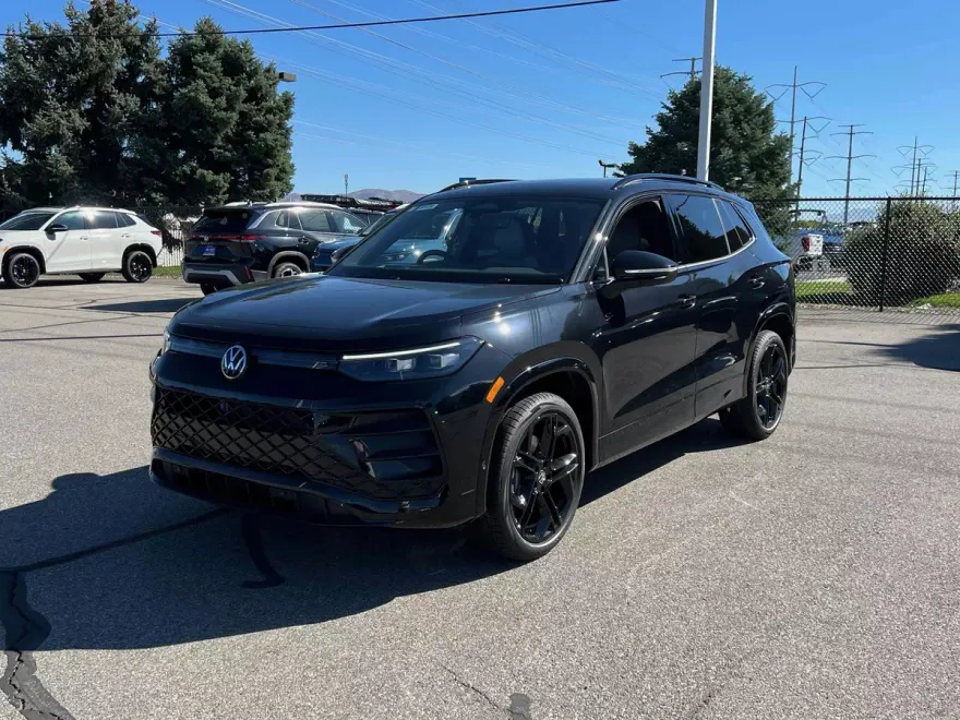 2025 Volkswagen Tiguan SE R-Line Black photo 1
