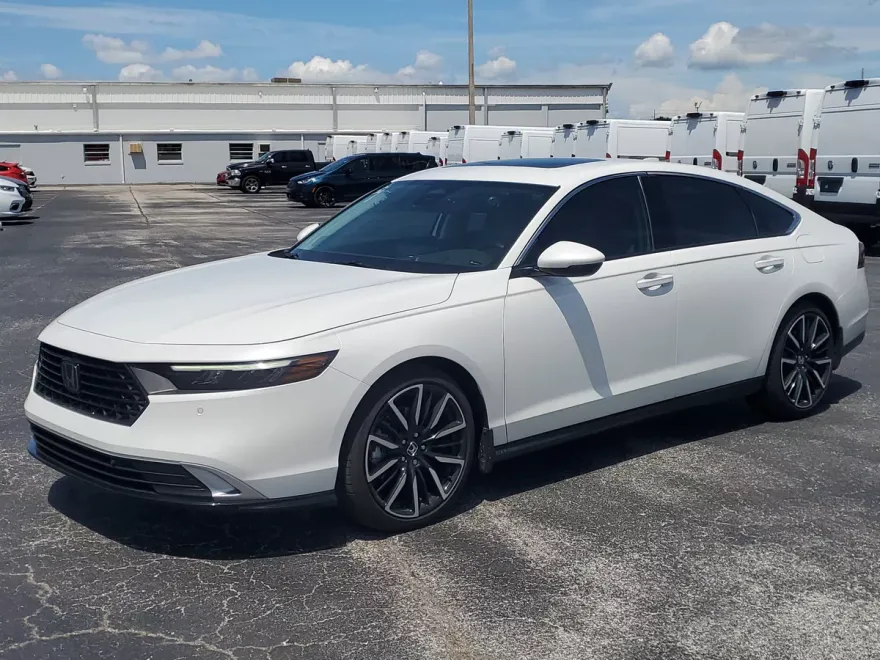 2024 Honda Accord Hybrid Touring photo 1