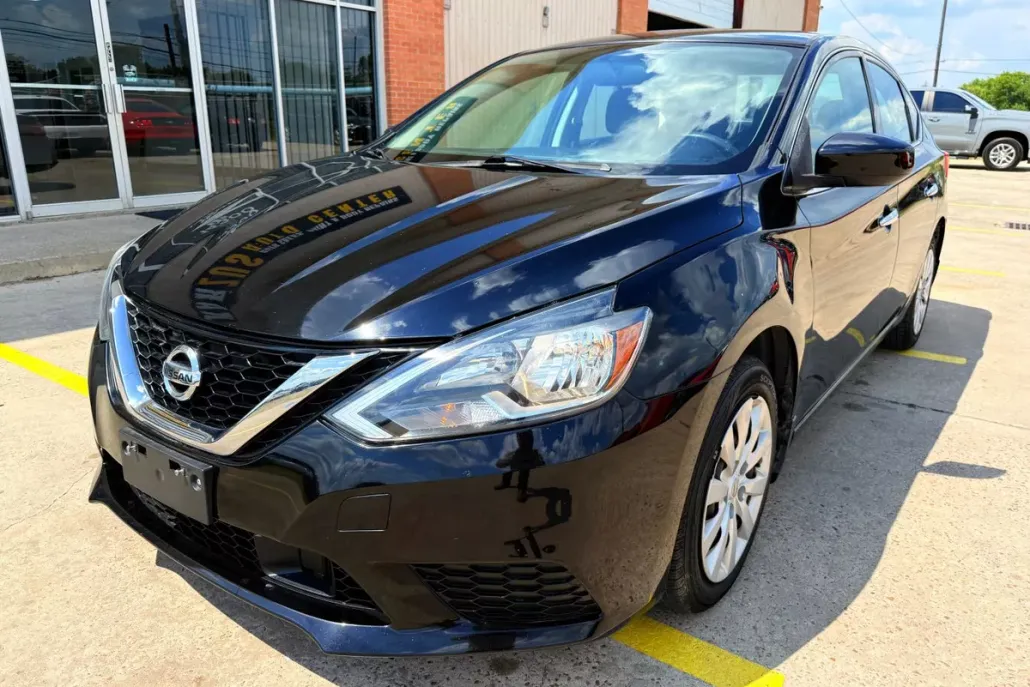 2019 Nissan Sentra photo 1