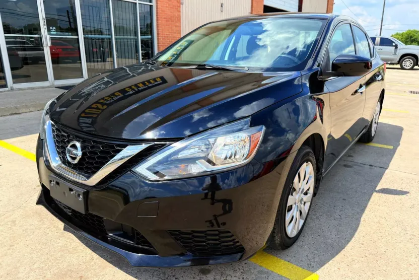 2019 Nissan Sentra photo 1