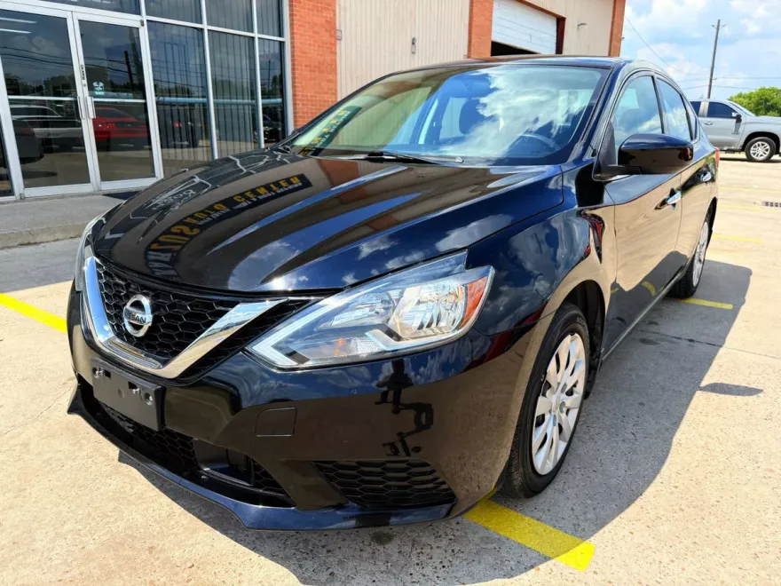 2019 Nissan Sentra photo 1