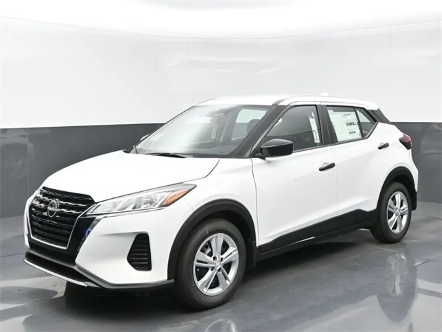 2025 Nissan Kicks Play S photo 1