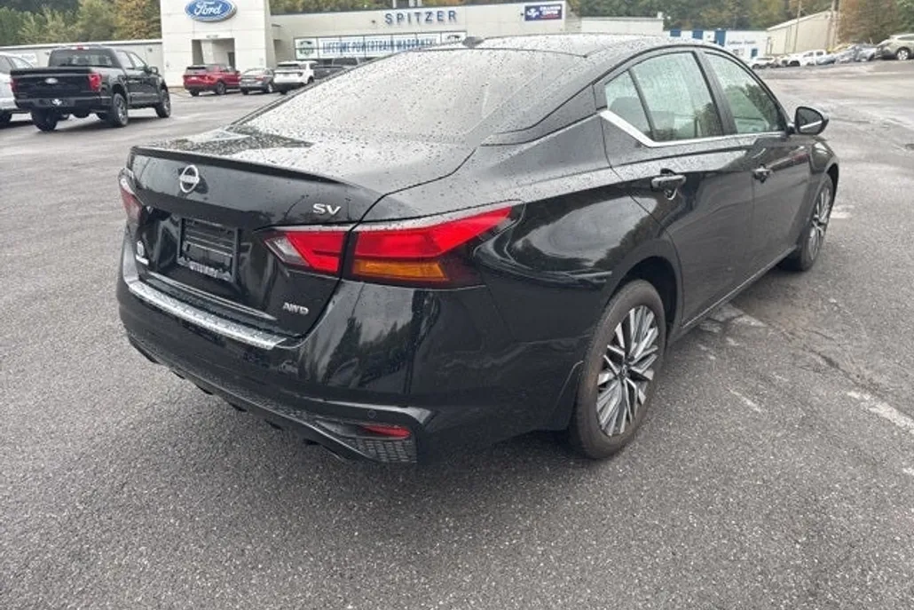 2023 Nissan Altima 2.5 SV photo 1