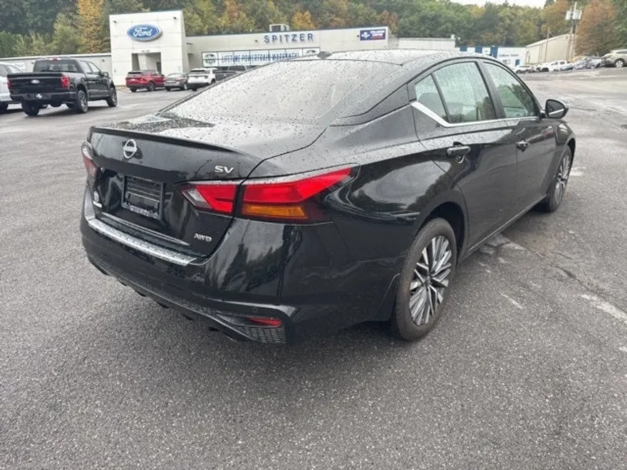 2023 Nissan Altima 2.5 SV photo 1