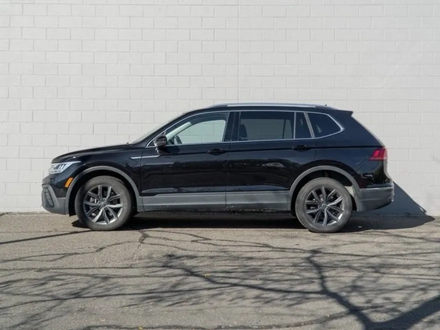 2022 Volkswagen Tiguan SE photo 1