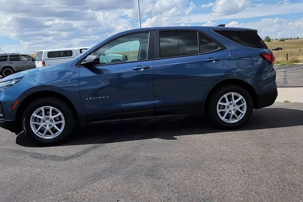 2024 Chevrolet Equinox LS photo 1