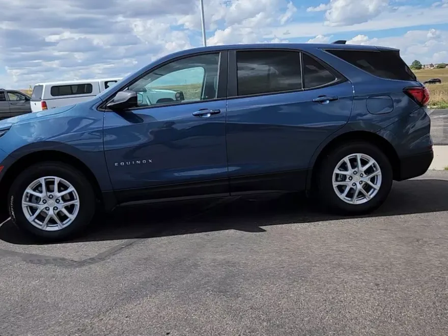 2024 Chevrolet Equinox LS photo 1