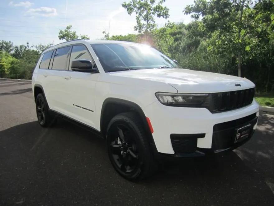 2022 Jeep Grand Cherokee Altitude photo 1