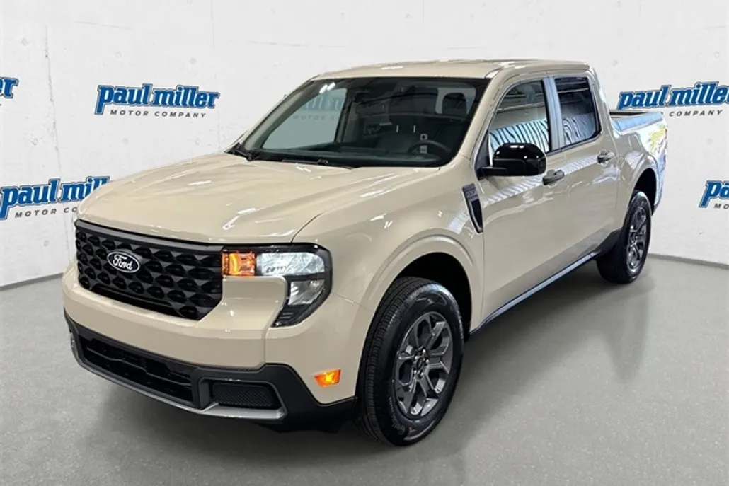 2025 Ford Maverick XLT photo 1