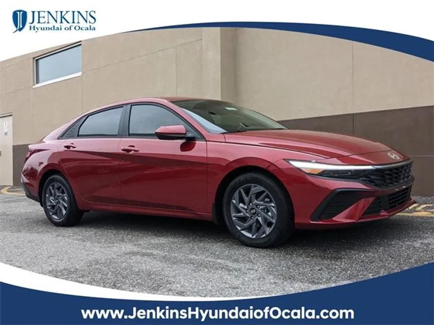 2025 Hyundai Elantra SEL Sport photo 1