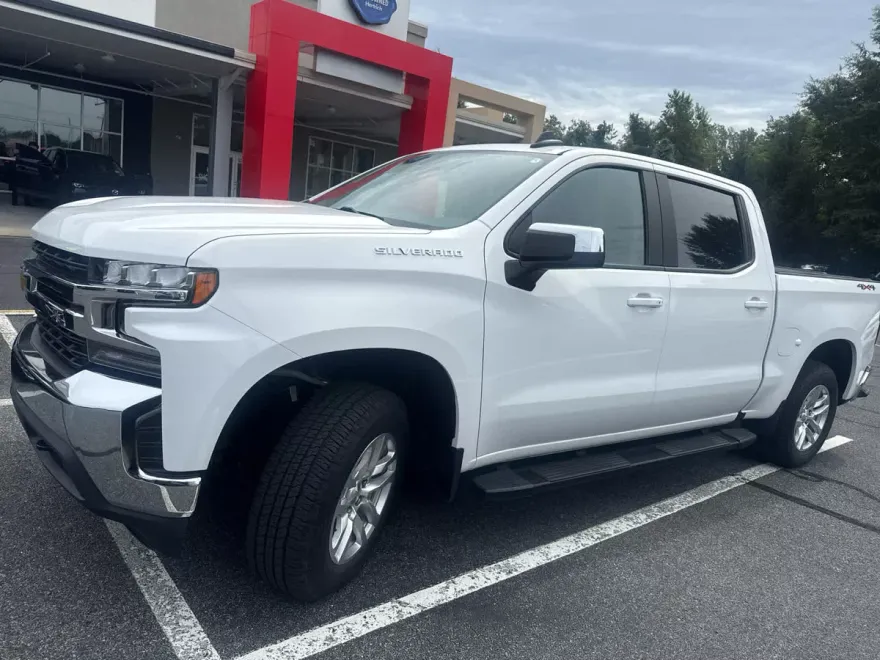 2020 Chevrolet Silverado 1500 LT photo 1