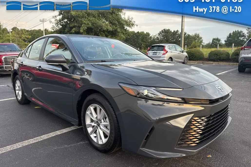 2025 Toyota Camry LE photo 1