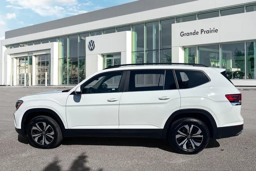 2024 Volkswagen Atlas SE photo 1