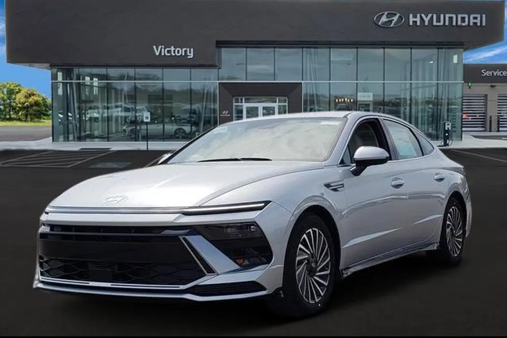 2025 Hyundai Sonata Hybrid SEL photo 1